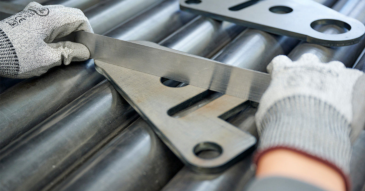 This saves time and money during downstream processing of sheet metal