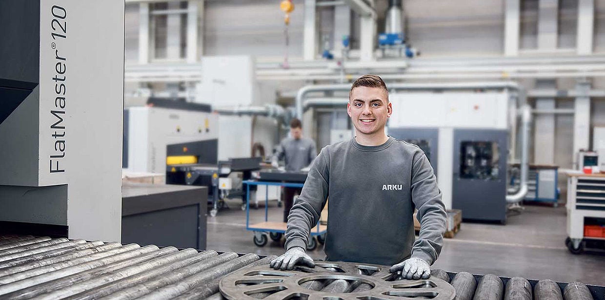 Blechrichtmaschinen machen Zulieferer fit für den Wettbewerb.