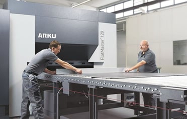Glatt und spannungsfrei mit der Walzenrichtmaschine.
