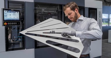 Processamento de superfícies na máquina de rebarbação