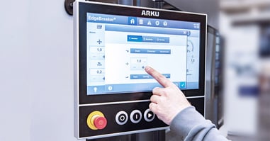 Operating a deburring machine 