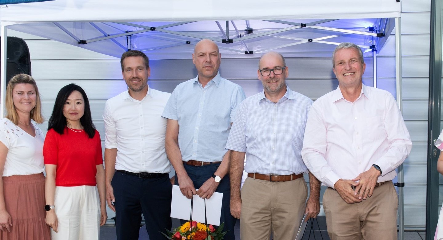 Sommerfest-Jubilare-2023-Gruppenbild-25-und-10-Jahre-ARKU-header-2