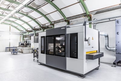 La machine à ébavurer développe ses capacités