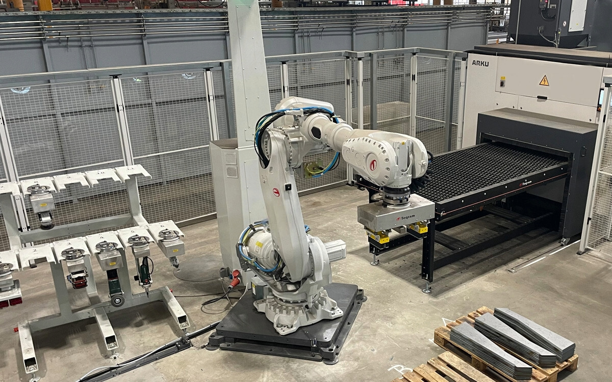 Robot tilt onderdelen op ontbraammachine