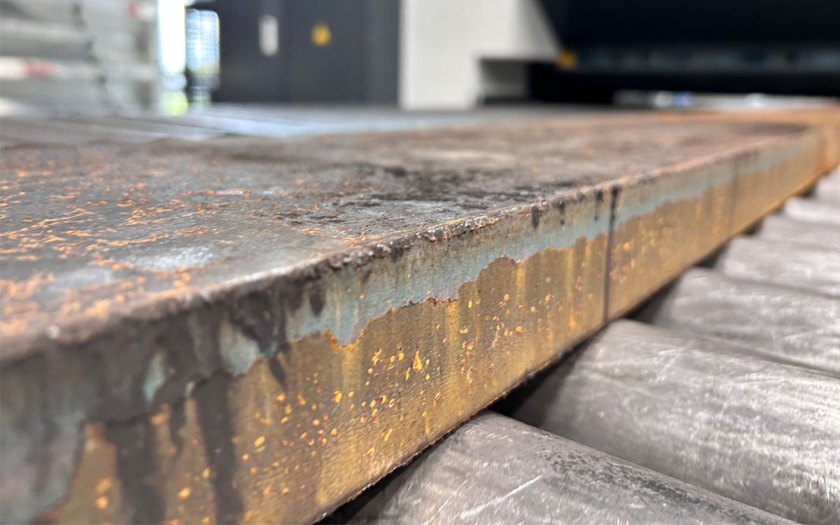 dickes-blech-auf-flatmaster-richtmaschine