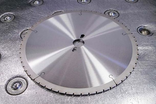 Roller leveling for enhanced sheet metal quality